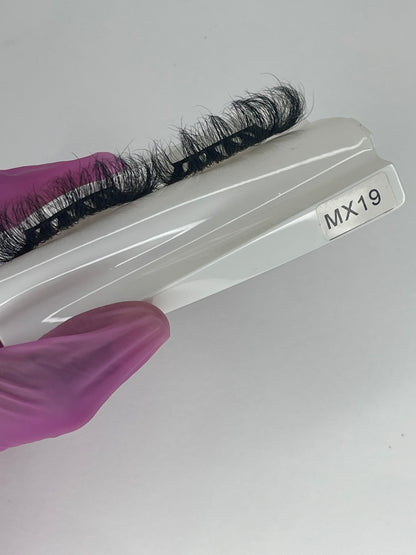 MX19: Luxurious 25mm Fluffy Mink Eyelashes with Long-lasting Volume